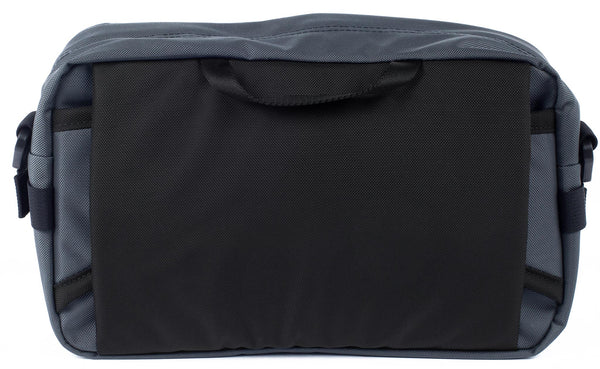 The rear of the Le Grand Derriere with its hip belts tucked into their pockets to create a flush back.